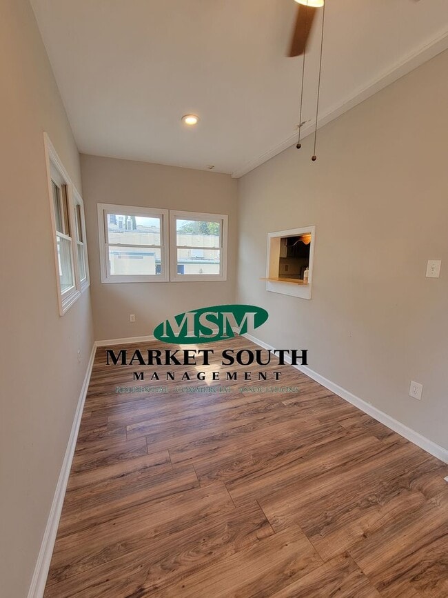 Building Photo - 301 E Liberty Unit B