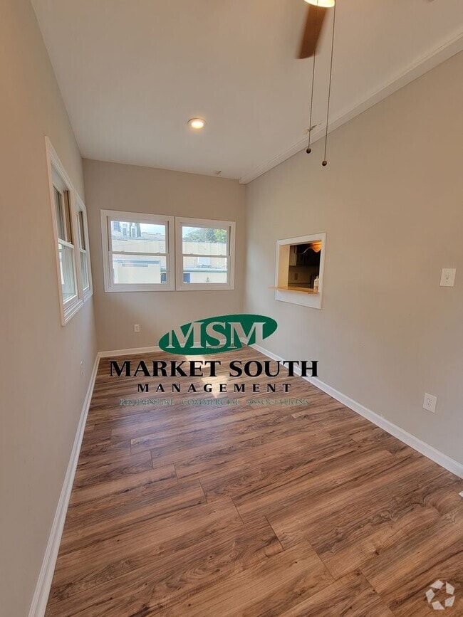 Building Photo - 301 E Liberty Unit B Rental