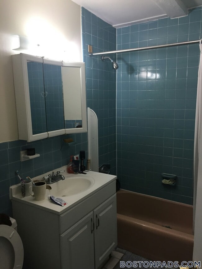 Building Photo - 34 Gardner St