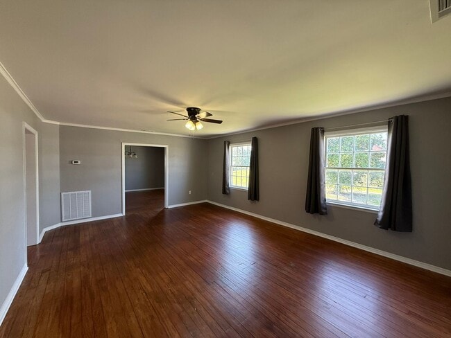 Photo - 18 N Zetterower Ave