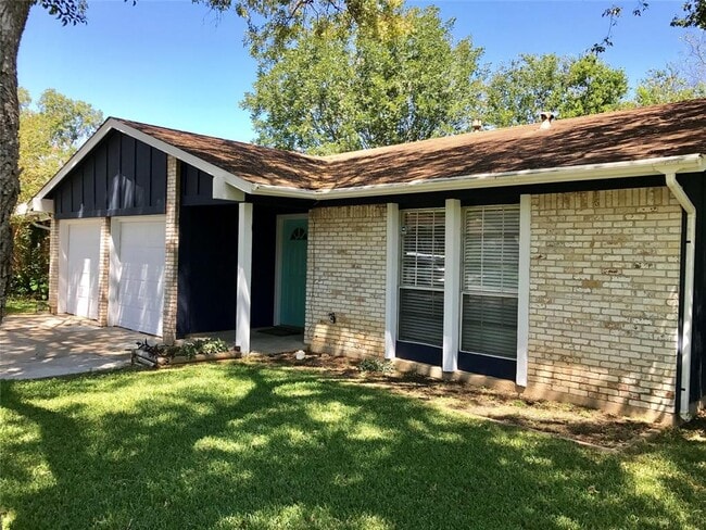 Photo - 2528 Berkett Dr