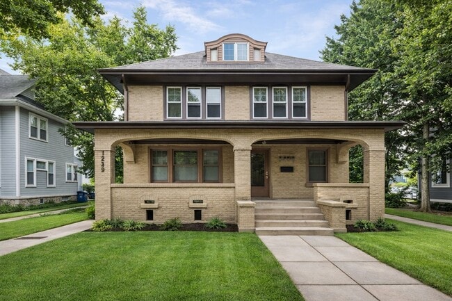 Building Photo - 616 McClellan St Unit 3