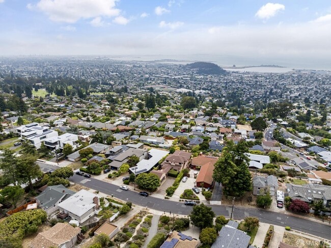 Photo - 855 Bates Ave