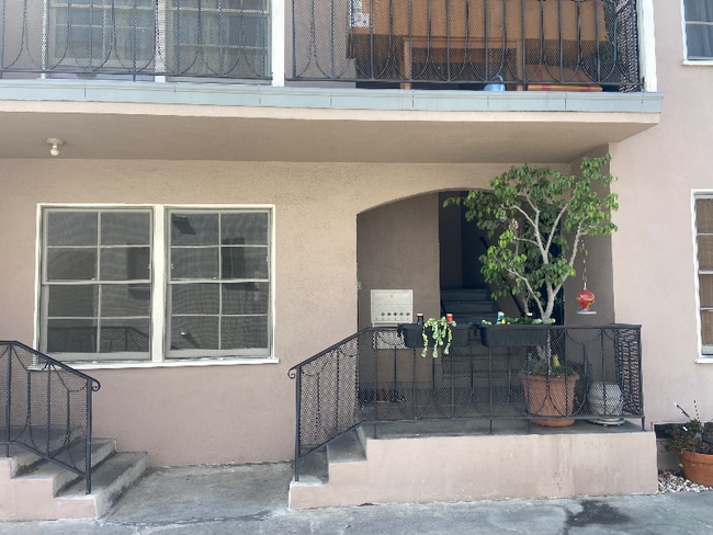 Photo - 1466 S Sherbourne Dr Unidad 6