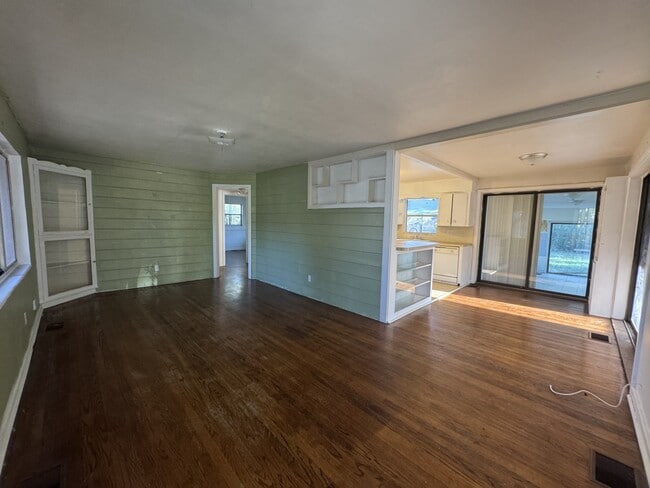 Photo - 1722 Pine Ave