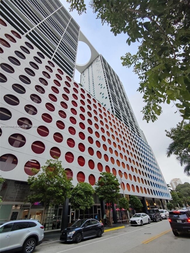 Building Photo - 55 SE 6th St Unit 2604