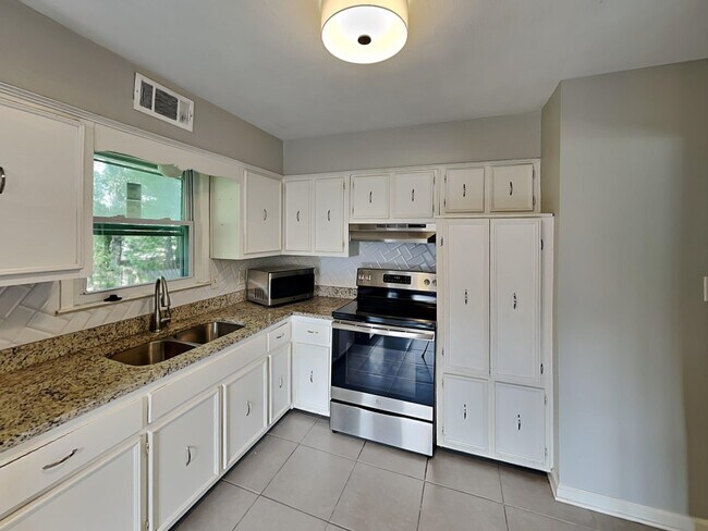 Photo - 668 Brakebill Ave