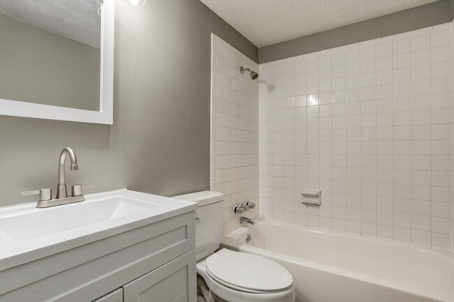 Photo - Glen Oaks Apartments