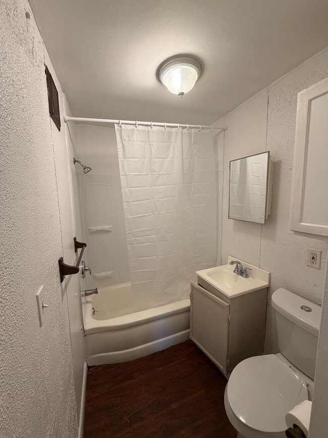 Photo - 2344 East Ave Unidad 2344 East Ave #1