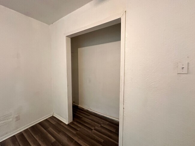 Photo - 407 W AVENUE E. Unit 4