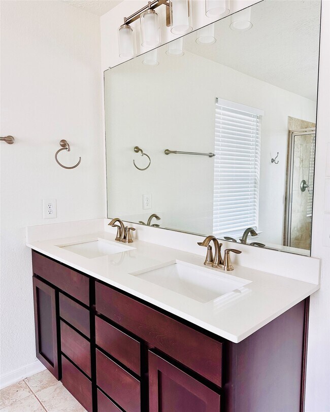 Photo - 25250 Laird Knoll St