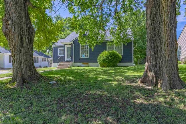 Photo - Spacious home for rent!