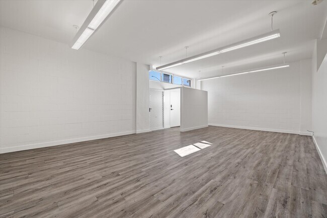 805 E. 7th St.