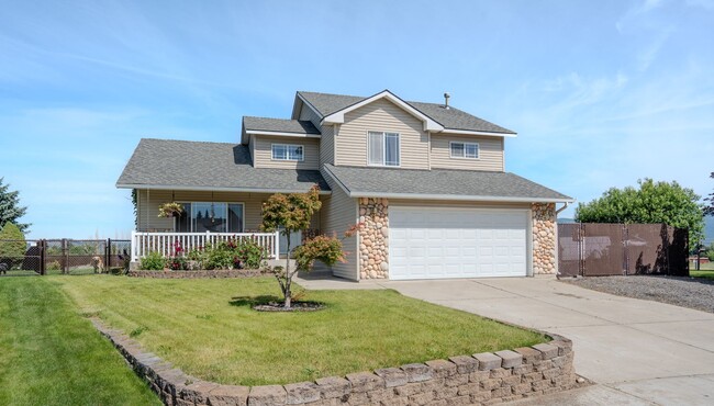 Building Photo - Spacious Tri-Level Home in Post Falls Near The Links Golf Course