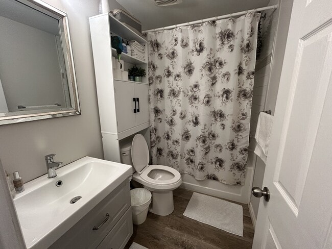 Photo - 721 Limeridge Rd E