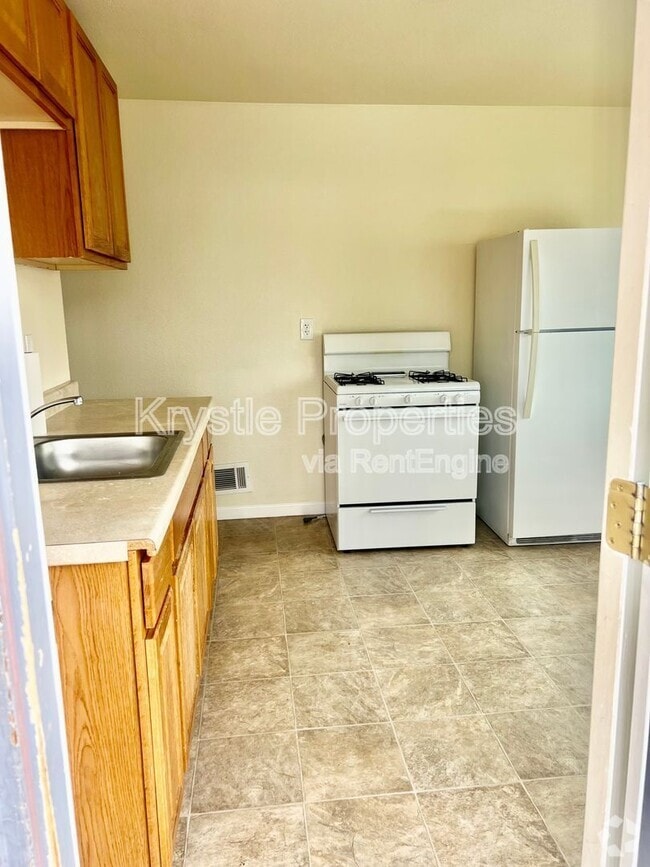 Building Photo - 468 Military E Unit 1/2 Rental