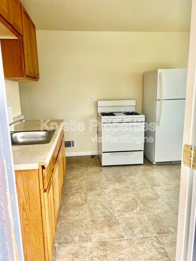 Photo - 468 Military E Condo Unit 1/2