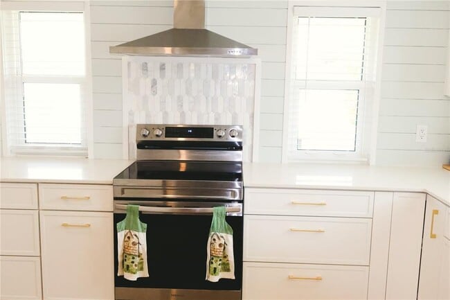 Photo - 361 Shamrock Blvd