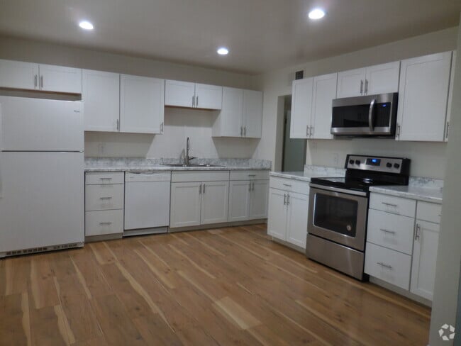 Building Photo - 1409 E Orange St Rental