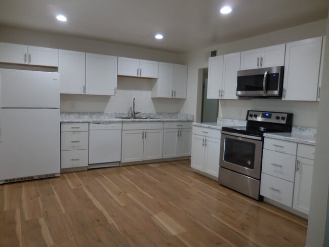 Building Photo - 1409 E Orange St Rental