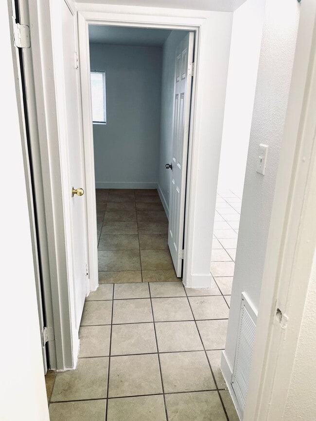 Photo - 3351 Brussels St Unidad 02