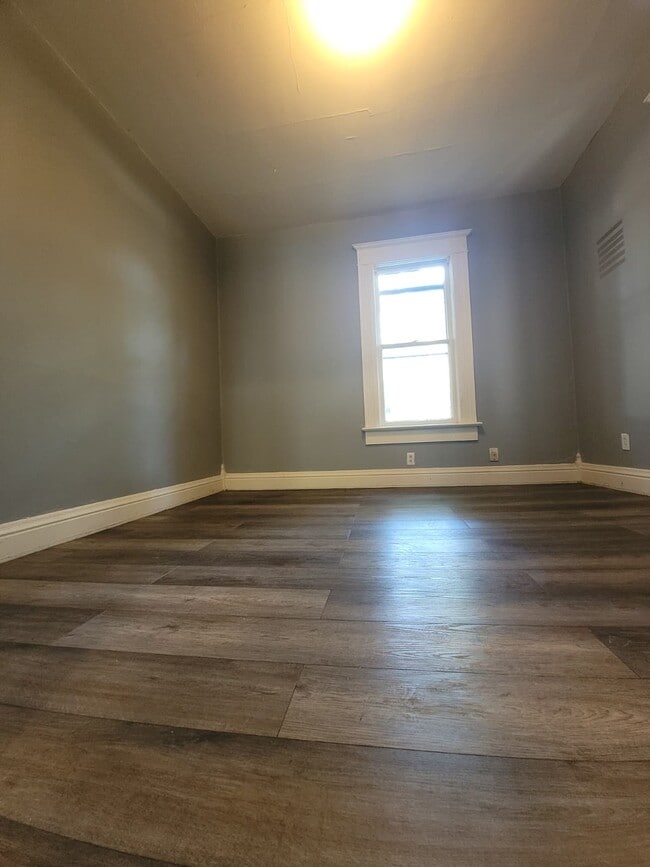 Photo - 1124 W Koenig St