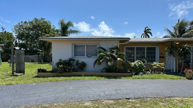 Building Photo - 2640 SE 3rd St Unit Front