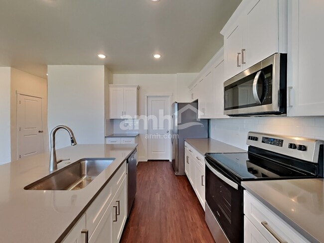 Photo - 1421 Alderleaf Ave
