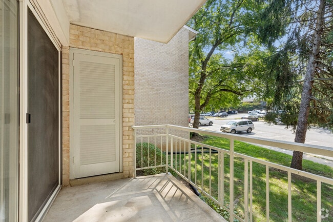 1BR, 1BA - 835AF - Balcony