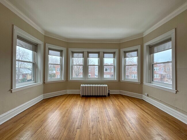 Living Room / Family Room - 4831 W Roscoe St Unit 2