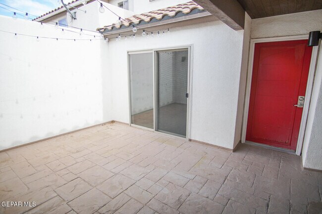 Photo - 4200 Camelot Heights Dr Unit 10