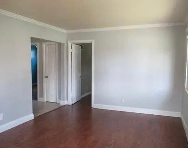 Photo - 7737 Clevedon St