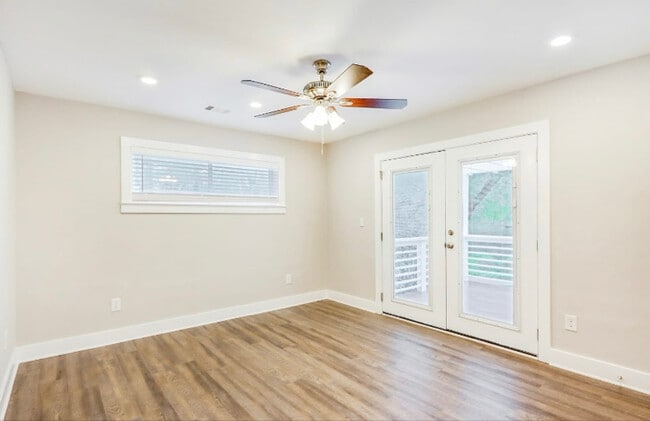 Photo - 2121 Nichols Ln