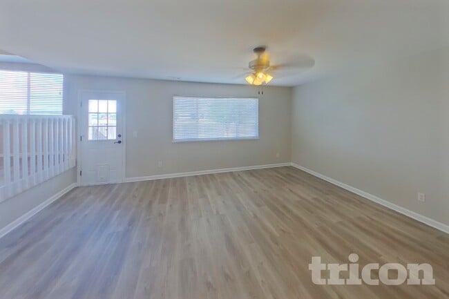 Photo - 4535 Jet Wing Cir W