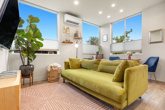 Photo - Ballard Townhouse, 2bed/2bath, Rooftop Deck