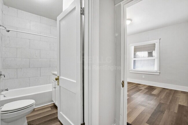 Photo - 727 Sutcliffe Ave