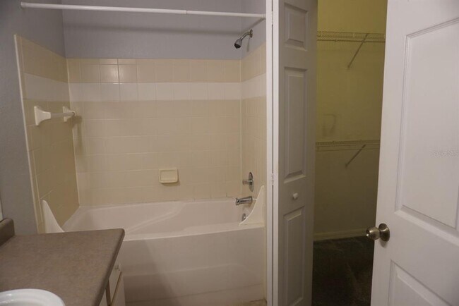 Photo - 6005 Westgate Dr Unidad 2212