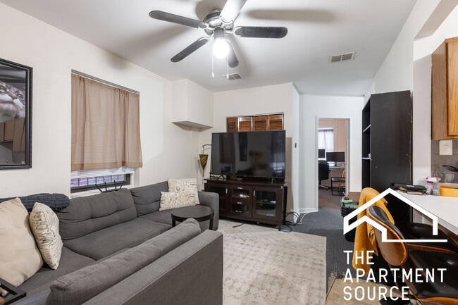 Building Photo - 1627 N Winchester Ave Unit g