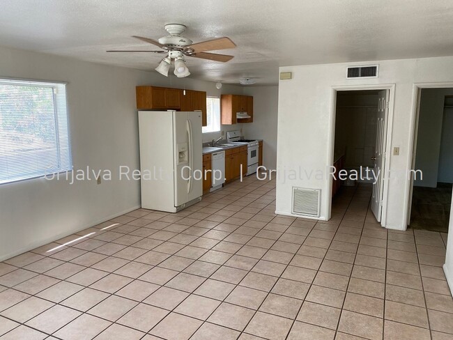Photo - 1010 E Elm St Unit 03