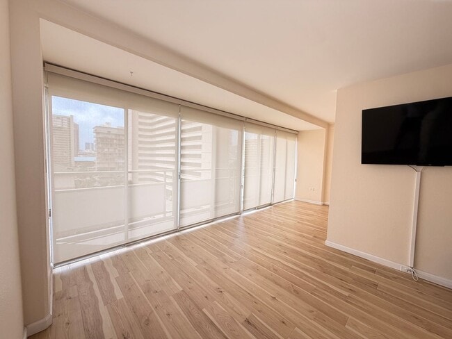 Bright Updated 1 bedroom with covered parking. ALL utilities included - Bright Updated 1 bedroom with covered parking. ALL utilities included Unit 1006