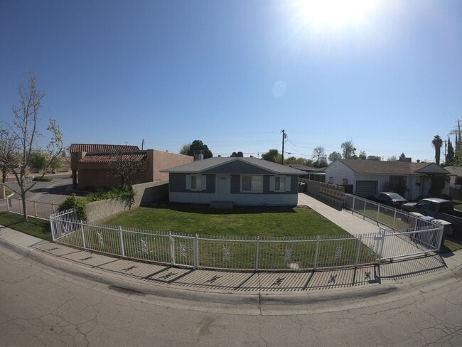 Photo - Cute 3Bedroom 1Bath Home Located Off Stockdale Hwy Centrally Located. Large Gated Yard. Gardner I...