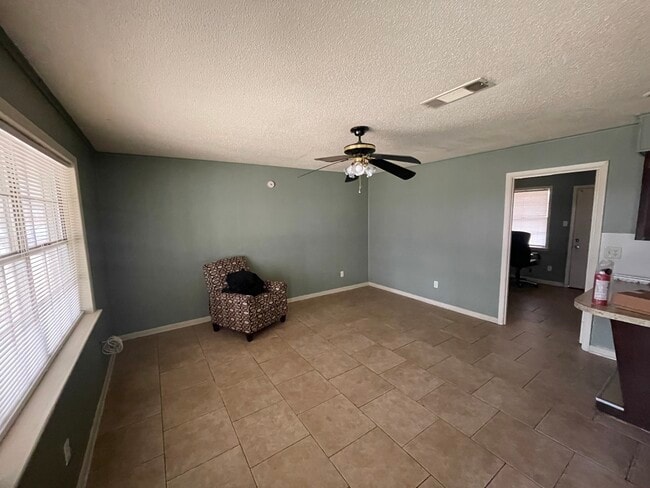 Photo - 1302 Plummer St Unit E