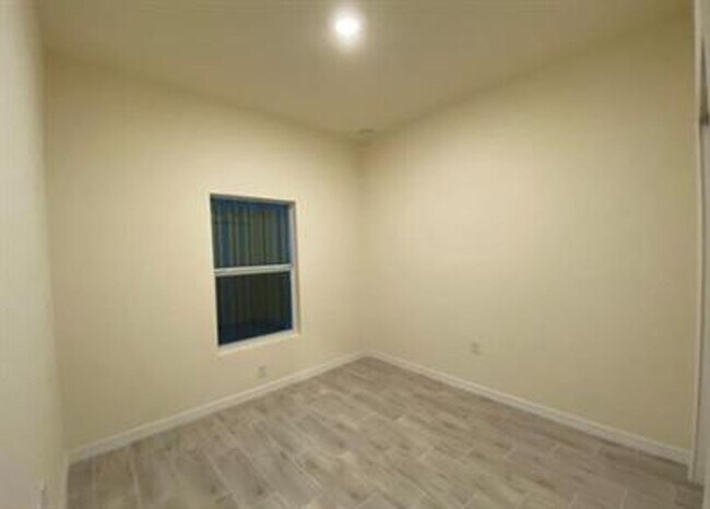 Photo - 1116/1118 Albert Ave