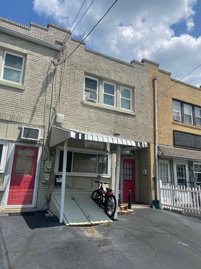 Building Photo - 2747 Limekiln Pike