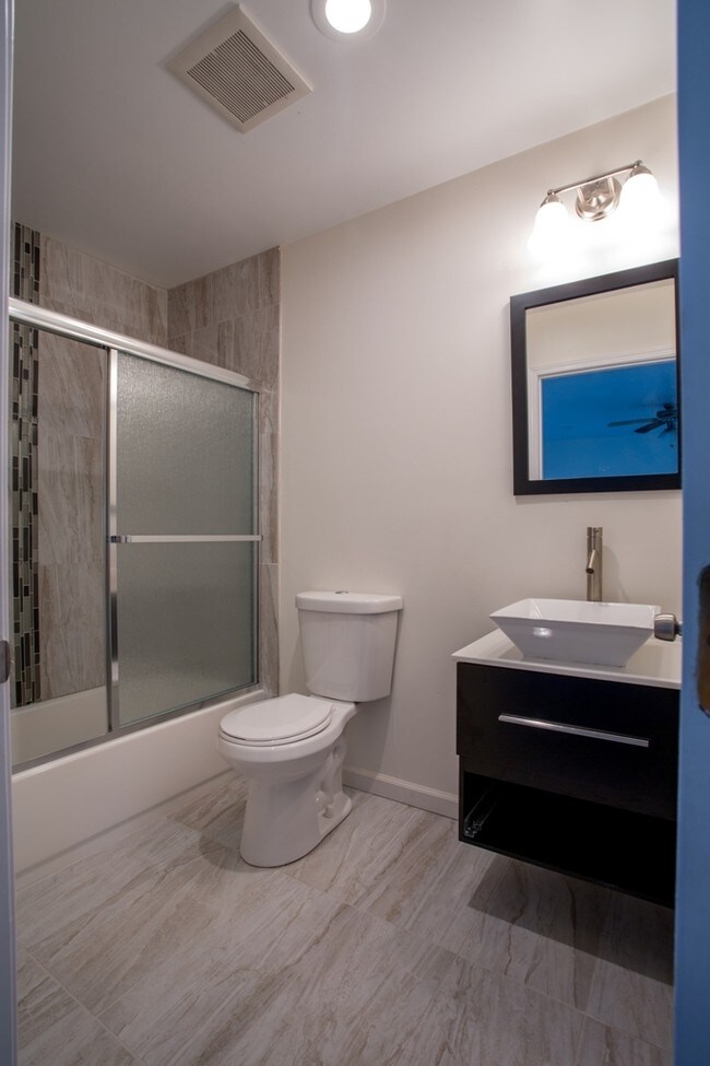 Rear Unit Bathroom 2 - 711-713 W Wilson St