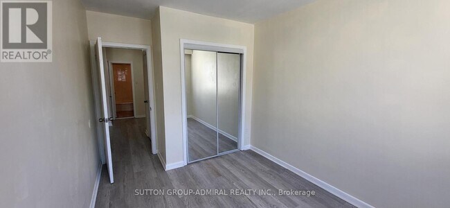 Photo - 2839 Bathurst St