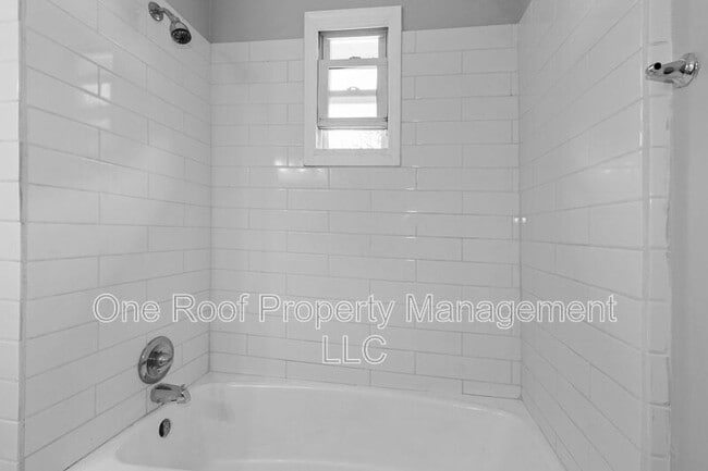 Photo - 937 Metropolitan Ave