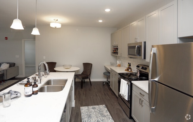 2BR, 2BA - 1130 SF