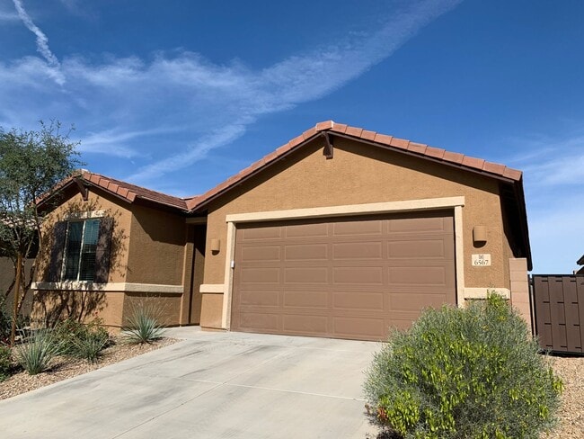 Building Photo - 3 Bedroom 2 Bath Home with 2 car garage, only built in 2020