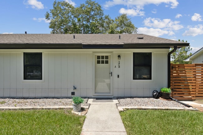 Building Photo - 175 E Lakemont Dr